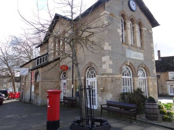 Community Status Post Office in Heart of Market Town Photo 5