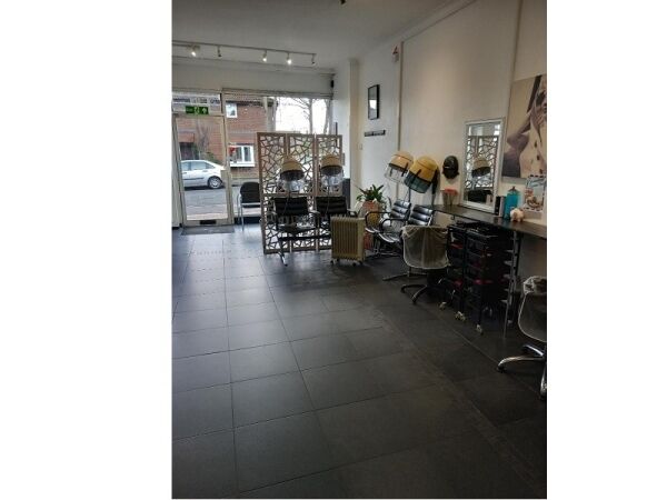 Extremely well established Unisex Hair Salon for sale Photo 5