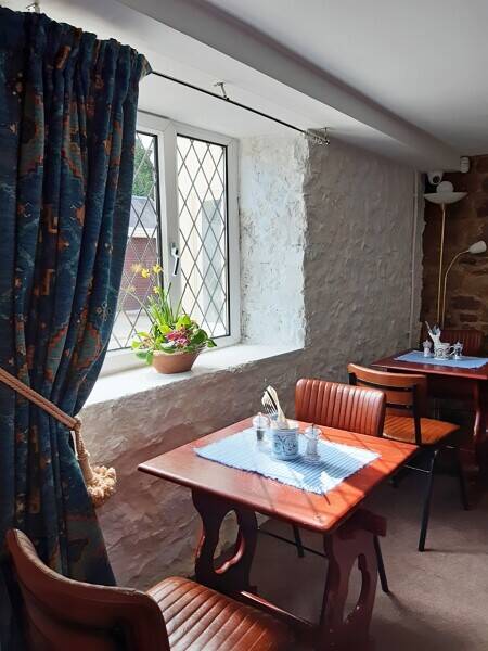 SWANSEA VALLEY - CHARACTER COTTAGE STYLE SIX BEDROOM B&B - APPOINTED TO A VERY GOOD STANDARD Photo 5