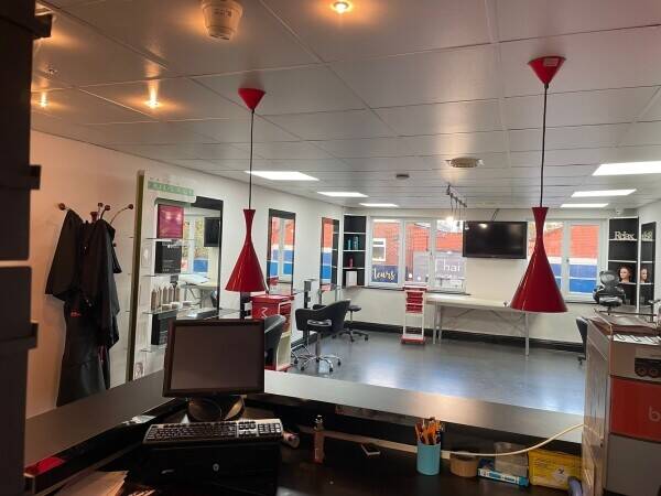 Barber shop/hairdresser Sale Photo 5