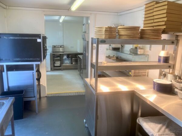 LICENSED PIZZA RESTAURANT/TAKEAWAY Photo 5