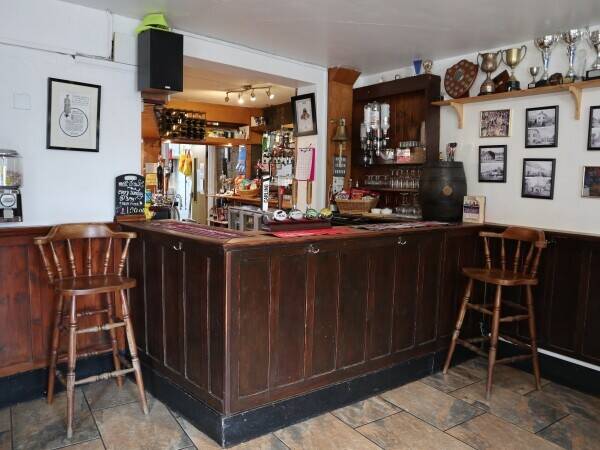 SOMERSET- POPULAR WET LED TOWN FREEHOUSE Photo 5