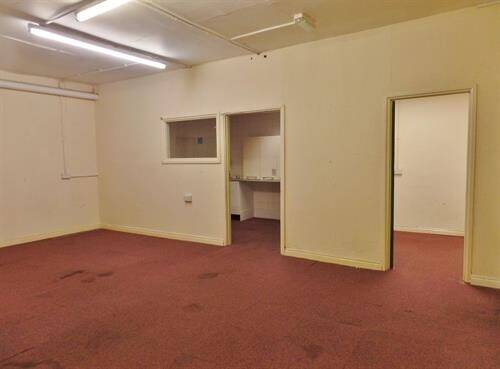 Spacious Shop to Lease - Versatile Use Photo 4