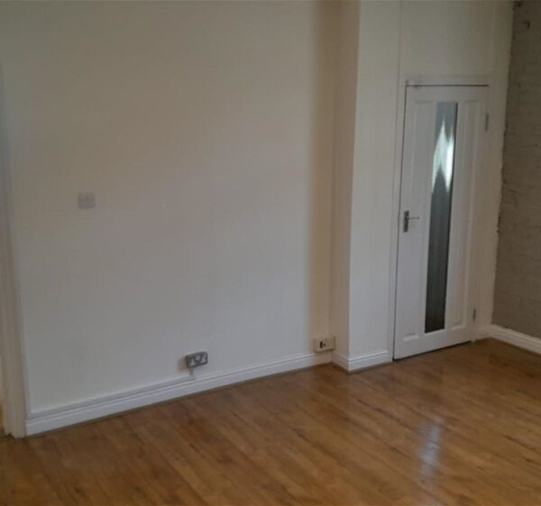 Vacant Unit For Sale in Birkenshaw Photo 5
