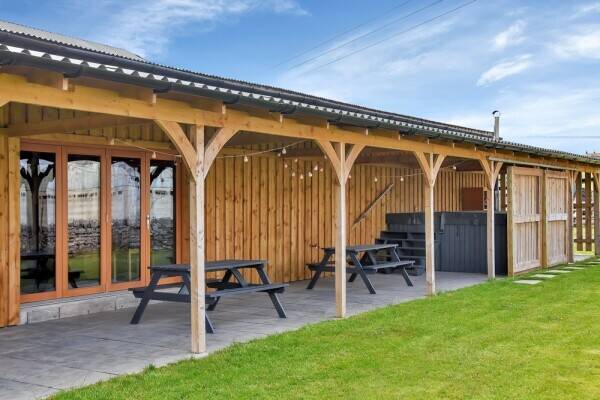 Peak District Holiday Barn with Wedding Venue Photo 5