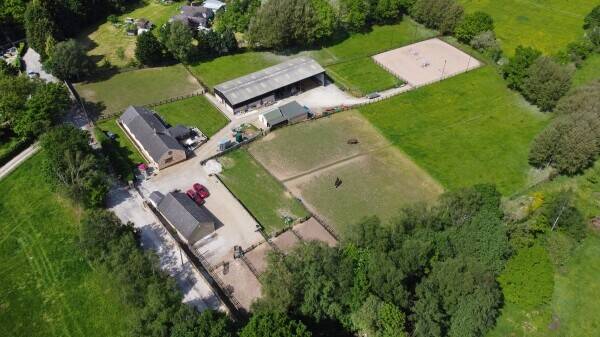 EQUESTRIAN - Yew Tree Bungalow provides an increasingly rare  opportunity to acquire a spacious Photo 5