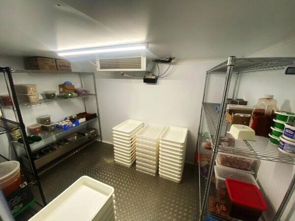 STAFF RUN PIZZA TAKEAWAY & DARK KITCHEN WITHIN SHOPPING CENTRE Photo 5
