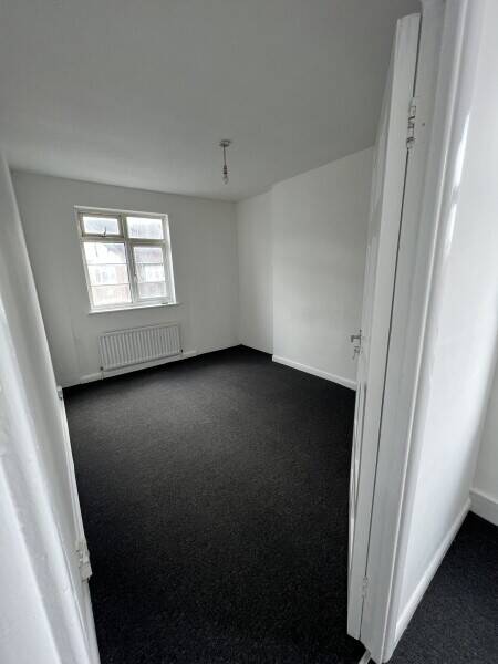Off licence For sale West Wickham High street with 3 bedroom flat Photo 5