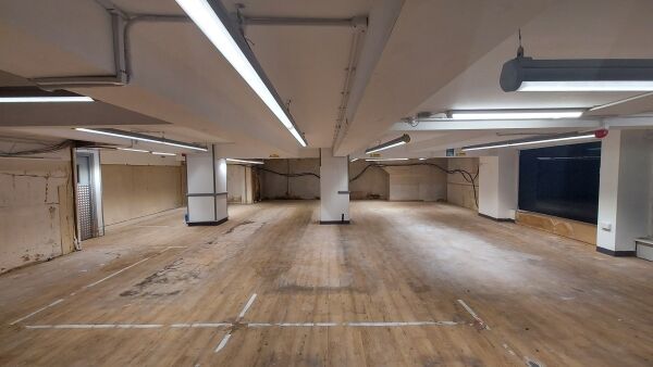 Vacant Retail Unit: High Street, Redbourn Photo 5