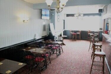 WARWICKSHIRE - TRADITIONAL PUBLIC HOUSE IN CENTRE OF BUSY MARKET TOWN Photo 5