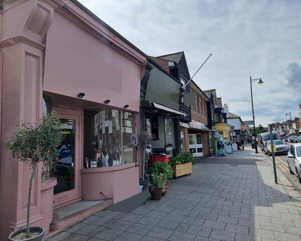 VACANT FITTED HAIR SALON / BARBERS – APPROX. 400 Sq. Ft. located on the BROADWAY – LEIGH-ON-SEA Photo 5
