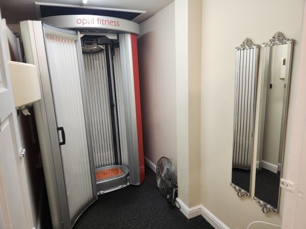 Well established tanning salon for sale Photo 5