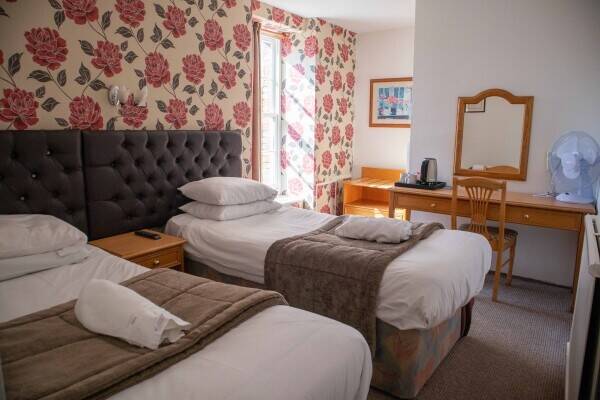 EAST SUSSEX - 23 BEDROOM HOTEL IN TOURIST HOTSPOT Photo 5