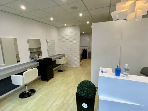 Extremely well established hair salon for sale Photo 5