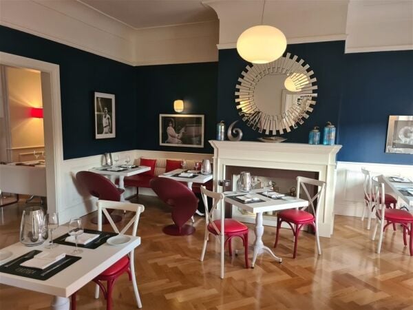 HIGH END WINE BAR & COCKTAIL LOUNGE IN WARE Photo 3