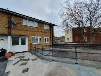 FREEHOLD POST OFFICE (3 COUNTER) & NEWSAGENTS / OFF-LICENCE Photo 5