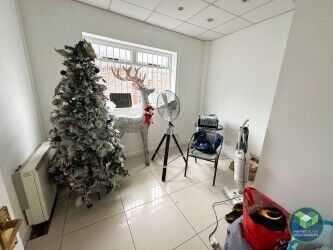 BARBERS/HAIR SALON: BOWDON: Photo 5