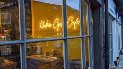 Coffee and cycle shop in Surrey. Photo 5