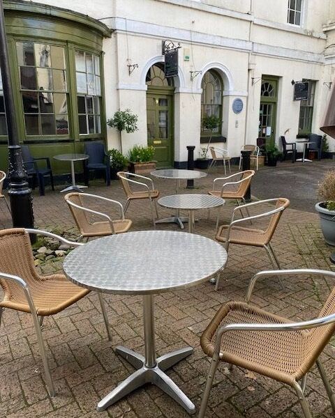 ATTRACTIVE COFFEE SHOP, BISTRO, CAFE in AFFLUENT MONMOUTHSHIRE TOWN Photo 5