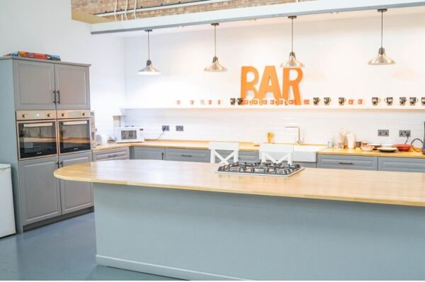 Leasehold MOT, Sales, Media & Vehicle Mechanical Repairs Centre Located In Solihull Photo 5