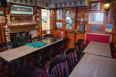 KENT - SUPERBLY PRESENTED HISTORIC PUB Photo 5