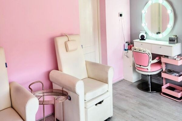 Beauty & Nail Salon - Greater London Photo 5