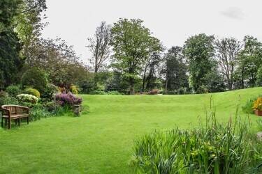 ELEGANT WELL EQUIPPED 8 BEDROOM COUNTRY HOUSE, BED & BREAKFAST/EVENTS AND WEDDINGS VENUE, WIRRAL Photo 5