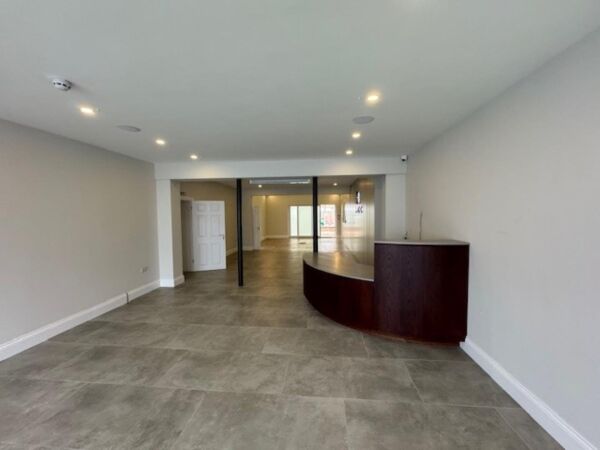 Commercial Premises Located In Wellesbourne For Rent Photo 5