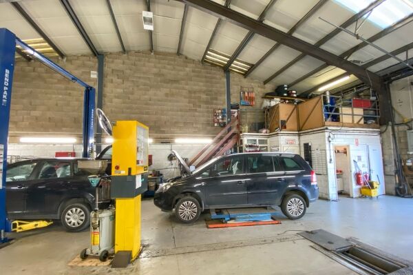 MOT & Car Servicing Garage Photo 5