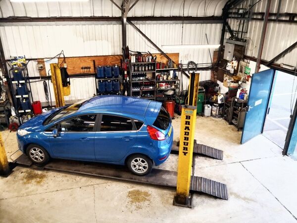 Established MOT & Service Garage in Eastwood, Nottinghamshire Photo 5