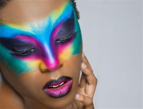E-COMMERCE BUSINESS SPECIALISING IN  PROFESSIONAL AND CAMOUFLAGE MAKEUP Photo 5