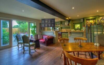 COTSWOLDS – 17TH CENTURY GRADE II LISTED BLACK AND WHITE TUDOR INN Photo 5