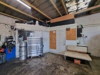 Workshop garage facility Photo 6