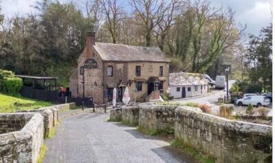 Charming Country Pub by Stopham Bridge – Where the River Meets Relaxation