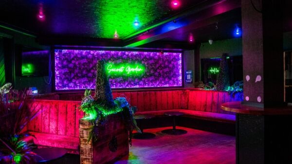 Renowned Late-Night Venue with Prime High Street Location Photo 5