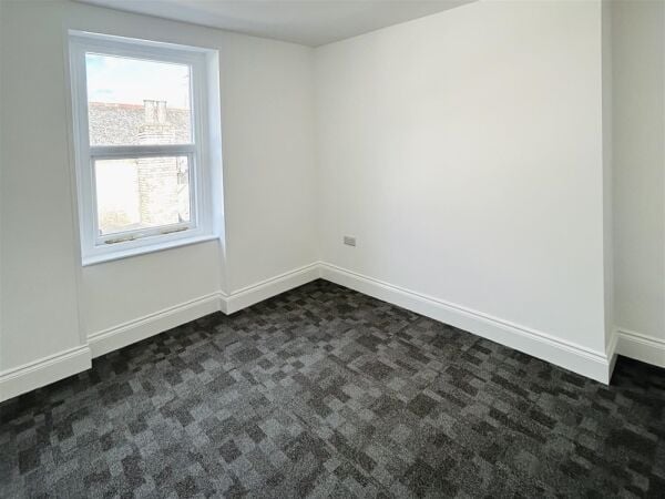 Convenient Town Centre Offices To Let For Sale in Newton Abbot Convenient Town Centre Offices To Let For Sale in Newton Abbot