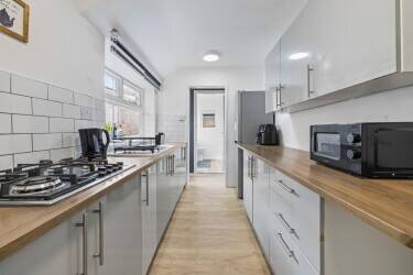 Serviced Apartment for sale in Coventry West Midlands 3 bed Photo 5
