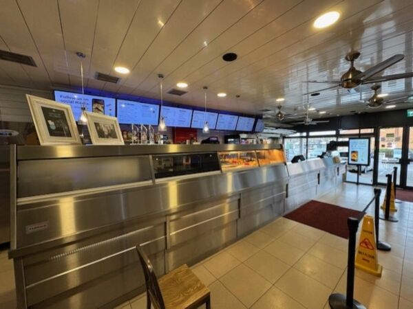 Leasehold Fish & Chip Takeaway Located In Luton Photo 5