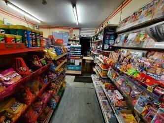 A off licence shop with 2 bedrooms flat for sale in kettering, Northamptonshire