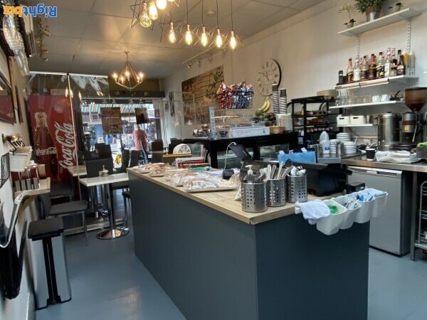 Wanstead Busy Cafe ideal for first time buyers or expansion. Photo 6