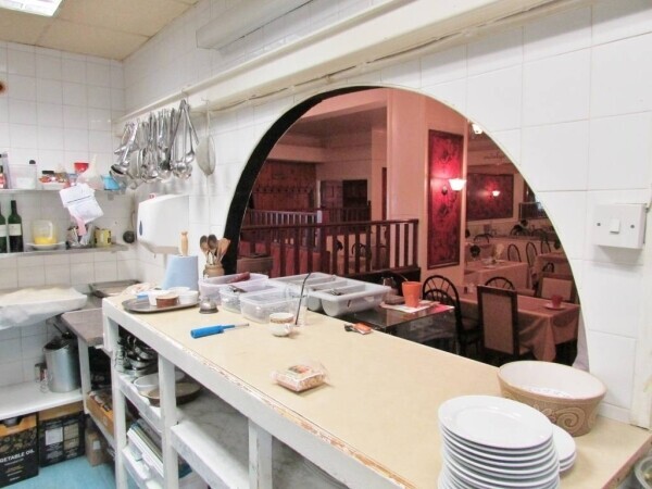 Excellent Restaurant Offering English & French Cuisine Photo 6
