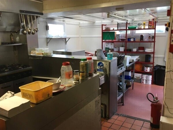FULLY LICENSED ITALIAN RESTAURANT & PIZZERIA FOR SALE IN RINGWOOD TOWN CENTRE Photo 6