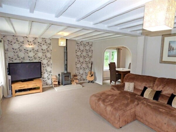 STUNNING PUBLIC HOUSE/RESTAURANT & FUNCTION VENUE WITH EXTENSIVE PRIVATE & GUEST ACCOMMODATION FOR SALE IN SOUTH WALES Photo 6