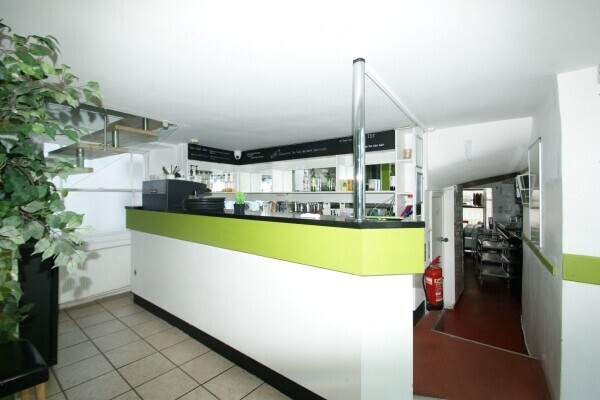 DEVON COASTAL TOWN CENTRE CAFE BISTRO WITH CONSERVATORY & COURTYARD Photo 6