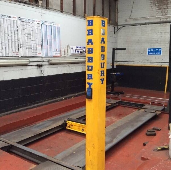 Highly Regarded Garage and MOT Centre Photo 6