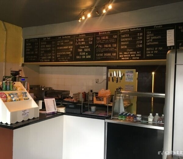 An absolute bargain for any potential business owners. Please read the description. Photo 5