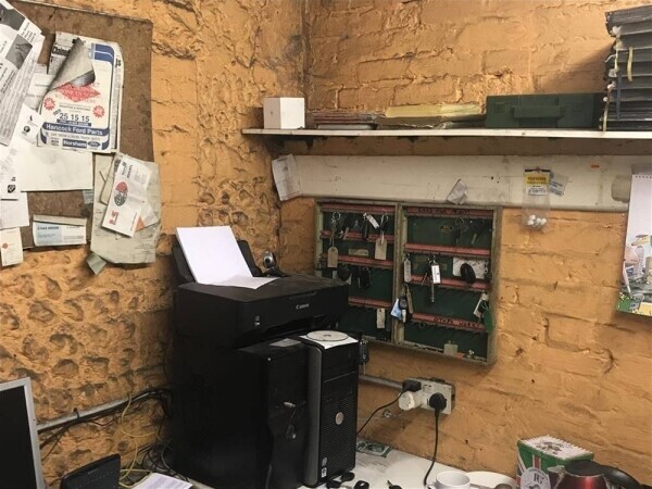 THRIVING MOT TESTING CENTRE & AUTO REPAIRS WORKSHOP FOR SALE IN WORTHING Photo 6