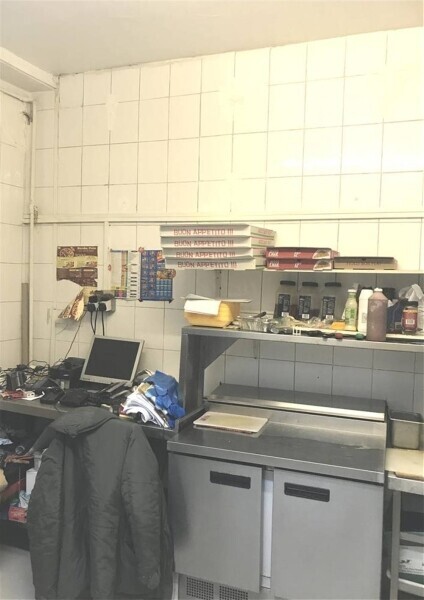 POPULAR FASTFOOD TAKEAWAY & DELIVERIES WITH PRIVATE APARTMENT FOR SALE IN MITCHAM Photo 6
