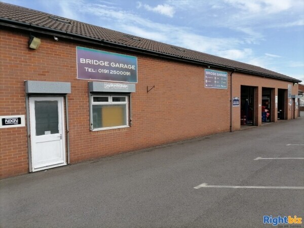 SERVICE, REPAIR AND MOT GARAGE Photo 6