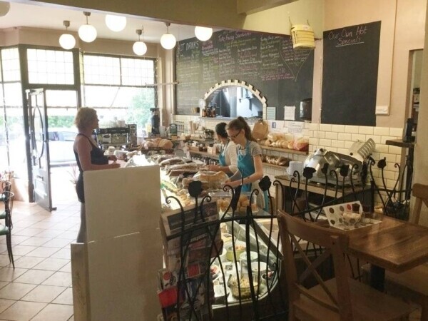 Busy Delicatessen/Bistro/Restaurant Photo 6